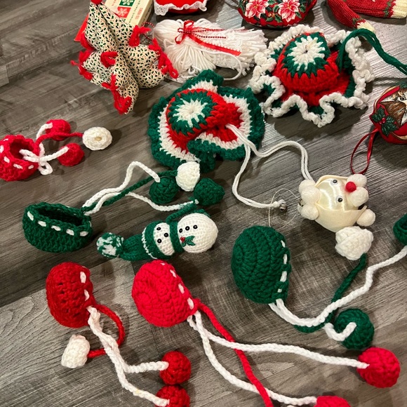 VINTAGE YARN Christmas ornament LOT 24 ANGEL SANTA Cats Christmas Tree Handmade - Picture 2 of 16